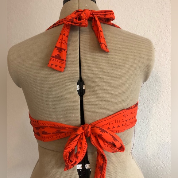 Hot Topic Moana Swim Top - Picture 2 of 3